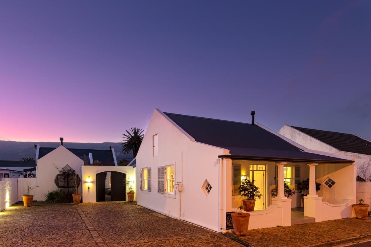 The Vishuis Hermanus Luaran gambar
