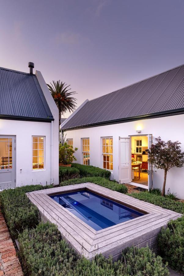 The Vishuis Hermanus Luaran gambar