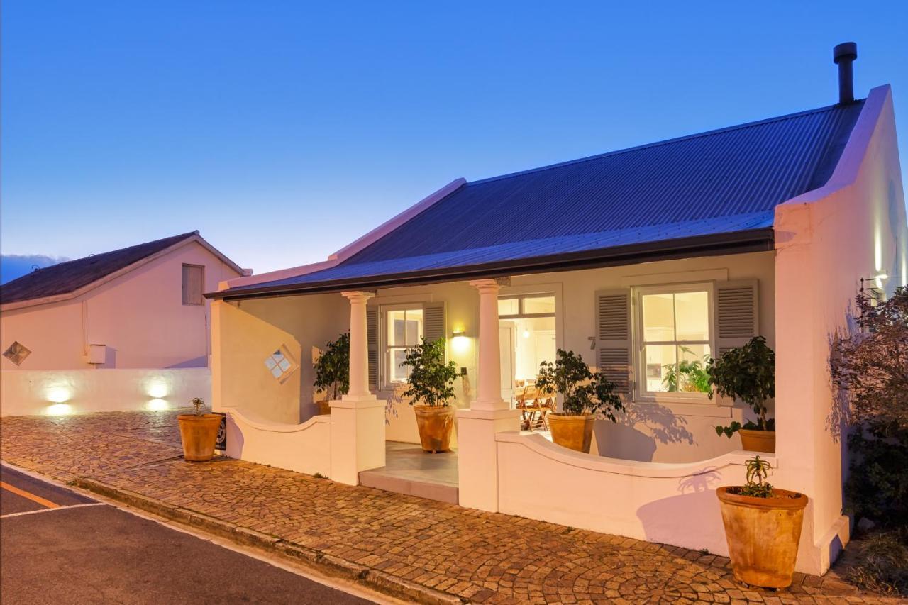 The Vishuis Hermanus Luaran gambar