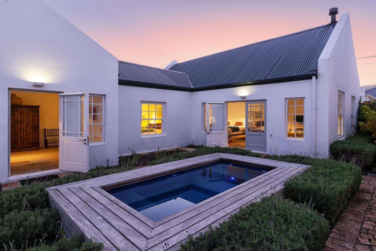 The Vishuis Hermanus Luaran gambar