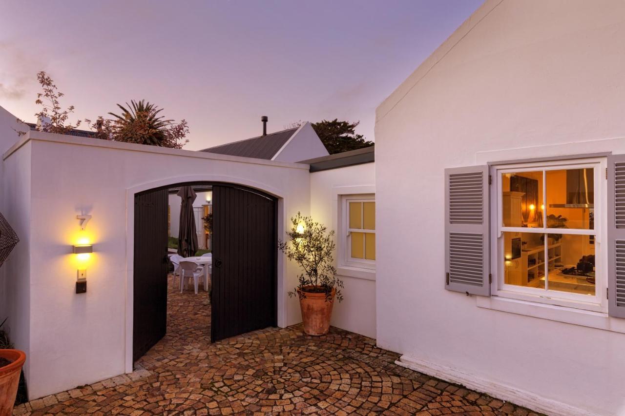 The Vishuis Hermanus Luaran gambar