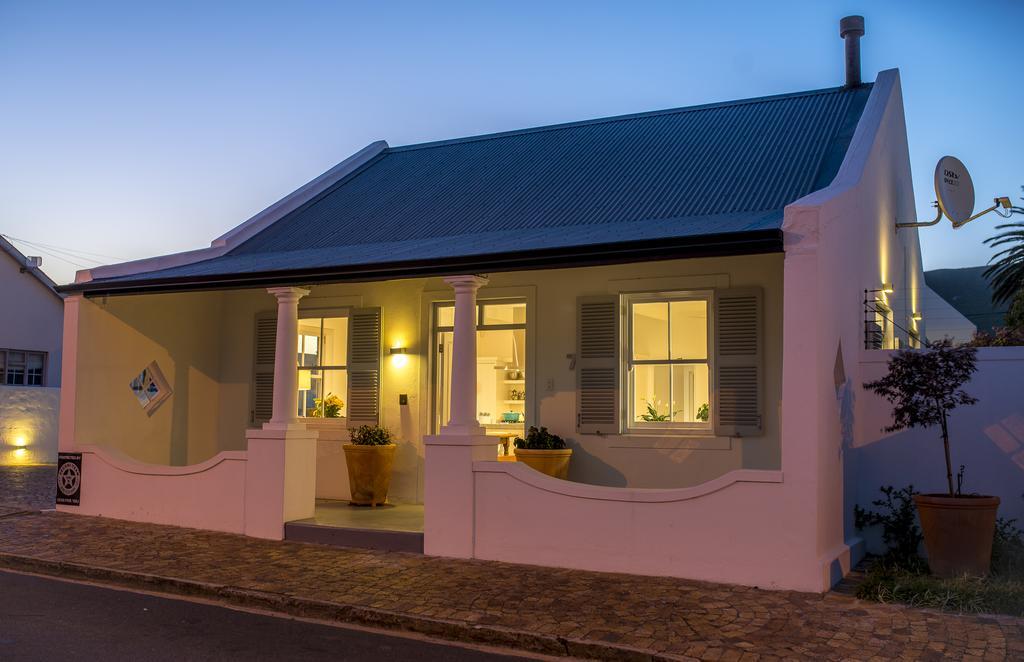 The Vishuis Hermanus Luaran gambar