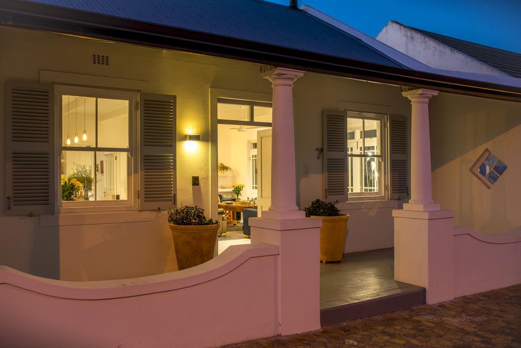 The Vishuis Hermanus Luaran gambar