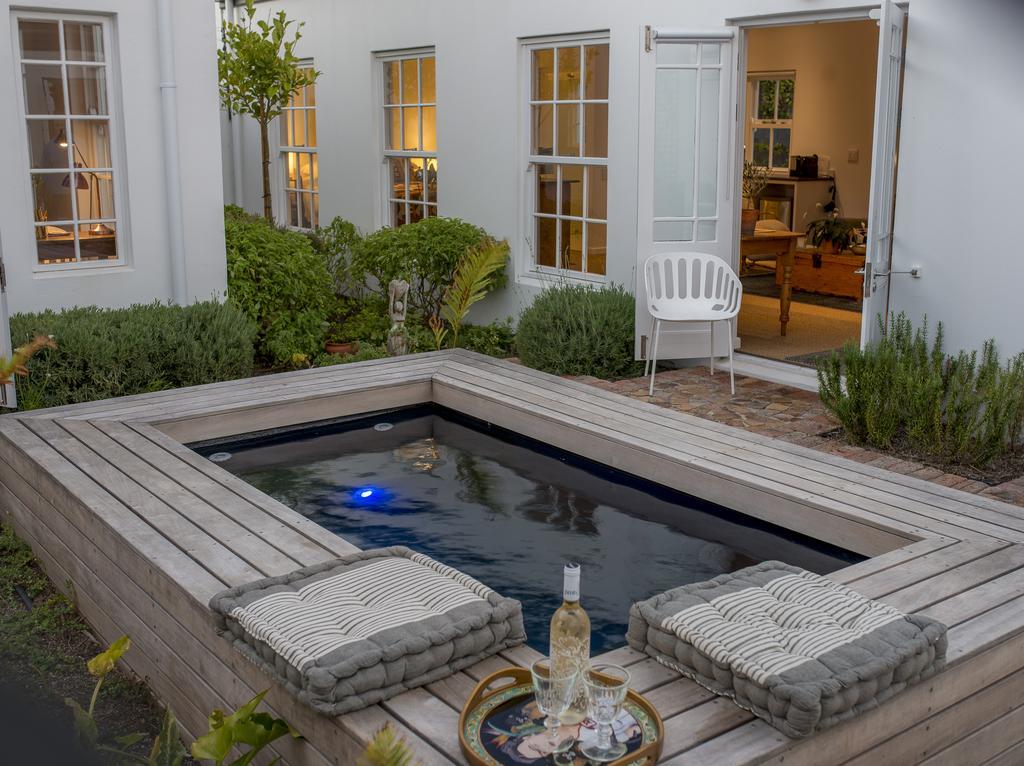 The Vishuis Hermanus Luaran gambar